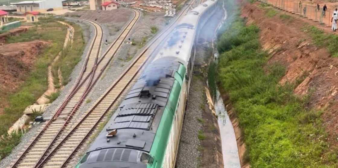 Jirgin kasa Jirgin kasa