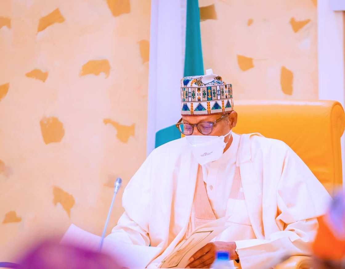 Nigerian government gives N10,000 to 1.6 million households monthly. Nigerian government gives N10,000 to 1.6 million households monthly.
