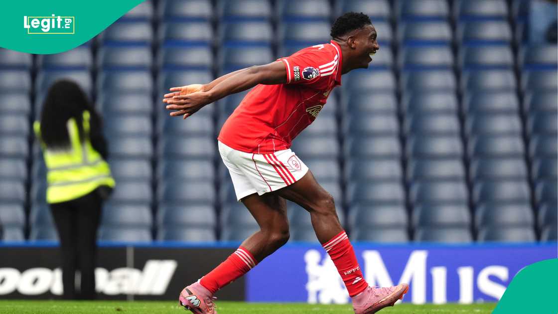 Taiwo Awoniyi, Nottingham Forest, Chelsea, Stamford Bridge, Premier League. Taiwo Awoniyi, Nottingham Forest, Chelsea, Stamford Bridge, Premier League.