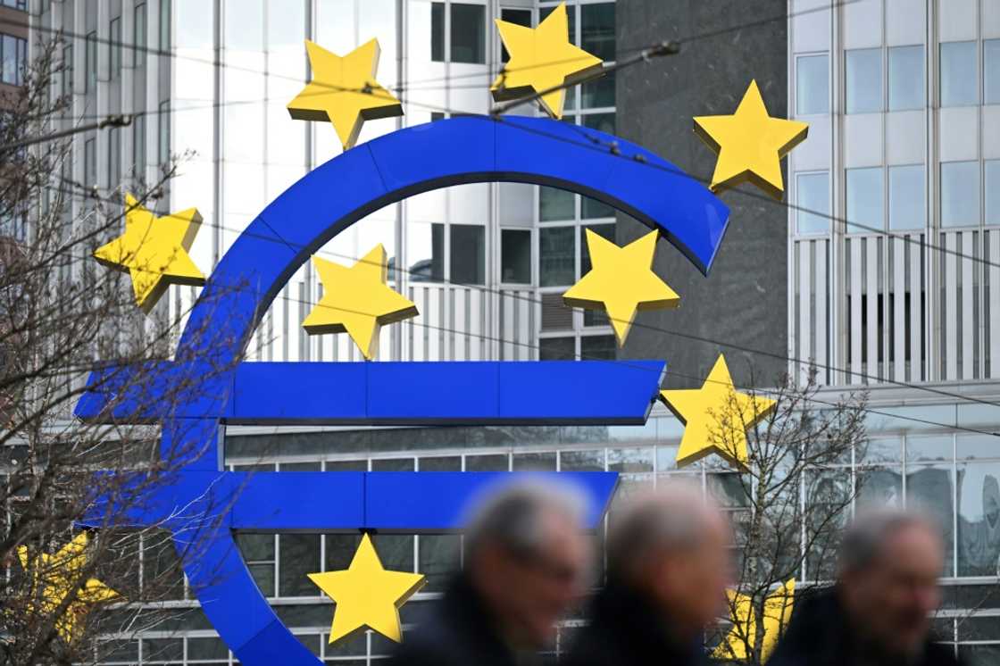 The 20-country single currency zone's recorded economic growth of 0.2 percent between April and June from the previous quarter The 20-country single currency zone's recorded economic growth of 0.2 percent between April and June from the previous quarter
