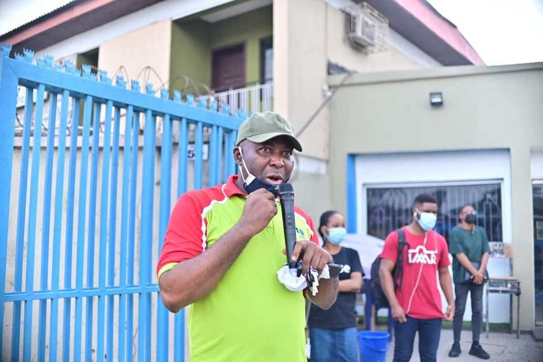 International Youth Day: Coca-Cola Sensitizes Youths on Environmental Sustainability through a Pick-Up Rally International Youth Day: Coca-Cola Sensitizes Youths on Environmental Sustainability through a Pick-Up Rally