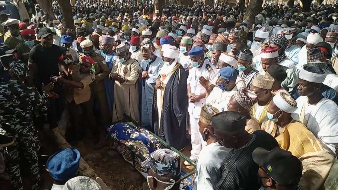 An yi jana'izar Iyan Zazzau, Alh Bashar Aminu, a Zariya An yi jana'izar Iyan Zazzau, Alh Bashar Aminu, a Zariya