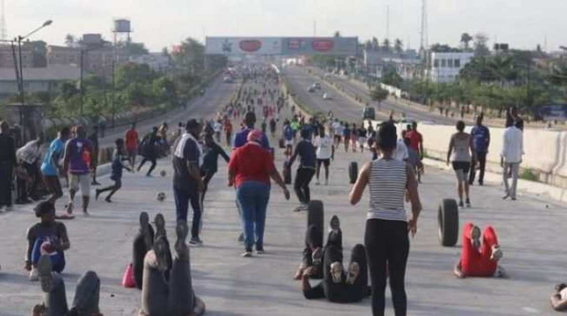 Annobar Coronavirus: An killace mutane 34 da suka fita yawon motsa jiki a Legas Annobar Coronavirus: An killace mutane 34 da suka fita yawon motsa jiki a Legas