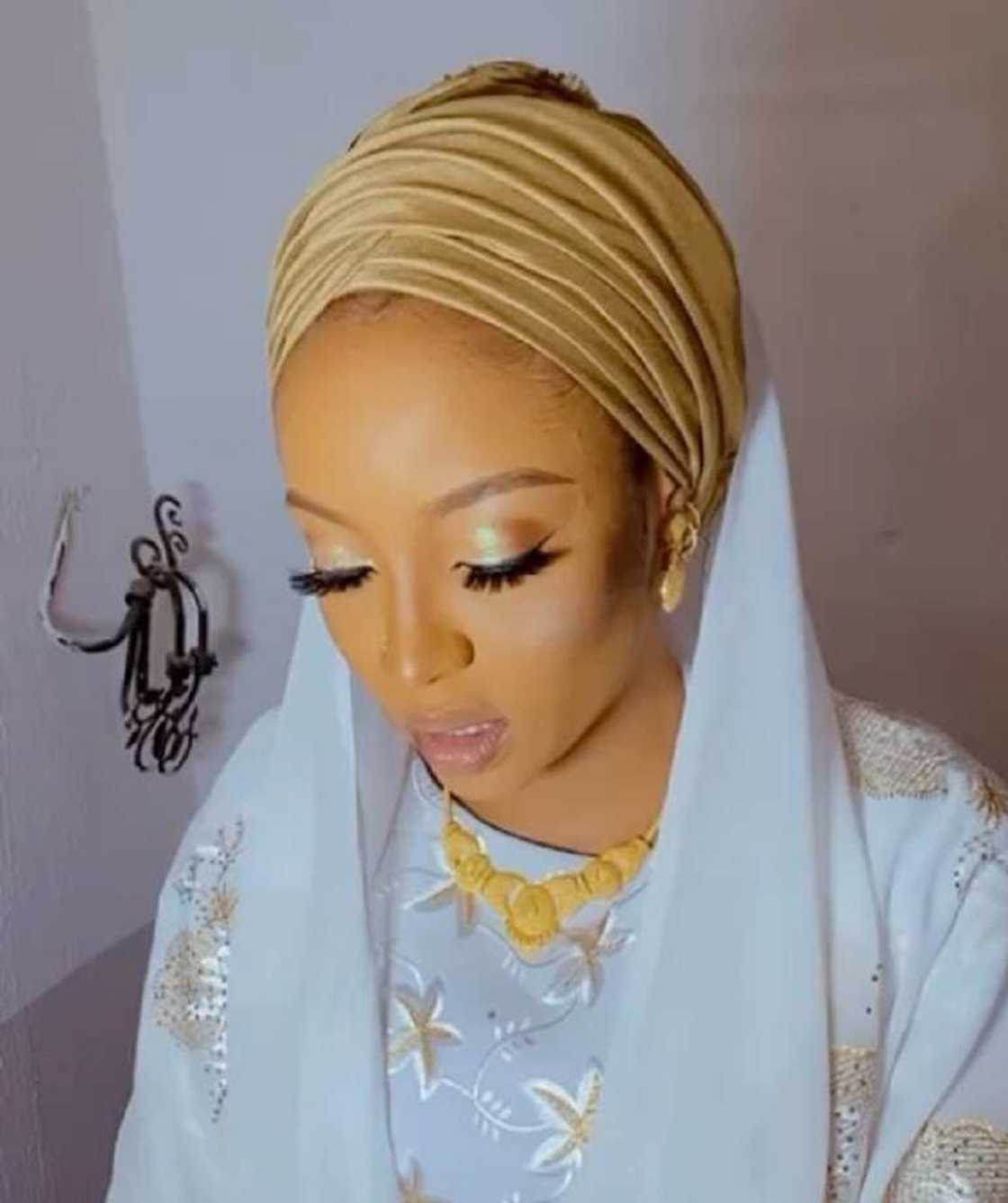 Bidiyon Jaruma Laila ta cikin shirin Labarina yayin da ta yi aure Bidiyon Jaruma Laila ta cikin shirin Labarina yayin da ta yi aure