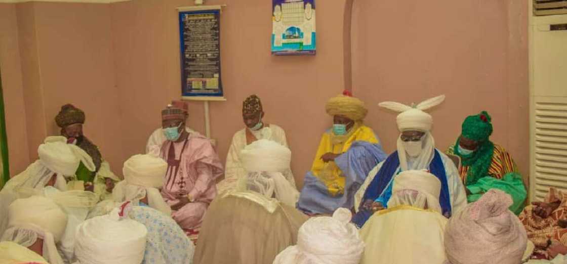 Hotunan addu'a ta musamman da Sarkin Kano ya jagoranta yayin cika shekara 1 a karagar mulki Hotunan addu'a ta musamman da Sarkin Kano ya jagoranta yayin cika shekara 1 a karagar mulki