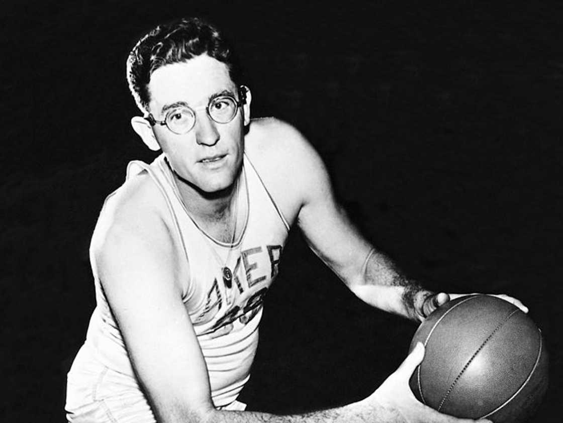 George Mikan poses for a portrait during the 1946 season George Mikan poses for a portrait during the 1946 season