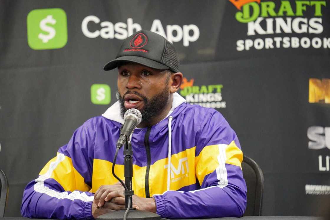 Arziki: Floyd May-weather ya bayyana da agogon N8.9 biliyan, jama'a sun gigice Arziki: Floyd May-weather ya bayyana da agogon N8.9 biliyan, jama'a sun gigice