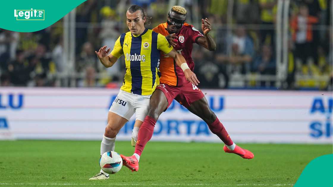 Caglar Soyuncu, Victor Osimhen, Galatasaray, Fenerbahce, Ulker Stadium, Istanbul, Turkiye, Super Lig. Caglar Soyuncu, Victor Osimhen, Galatasaray, Fenerbahce, Ulker Stadium, Istanbul, Turkiye, Super Lig.
