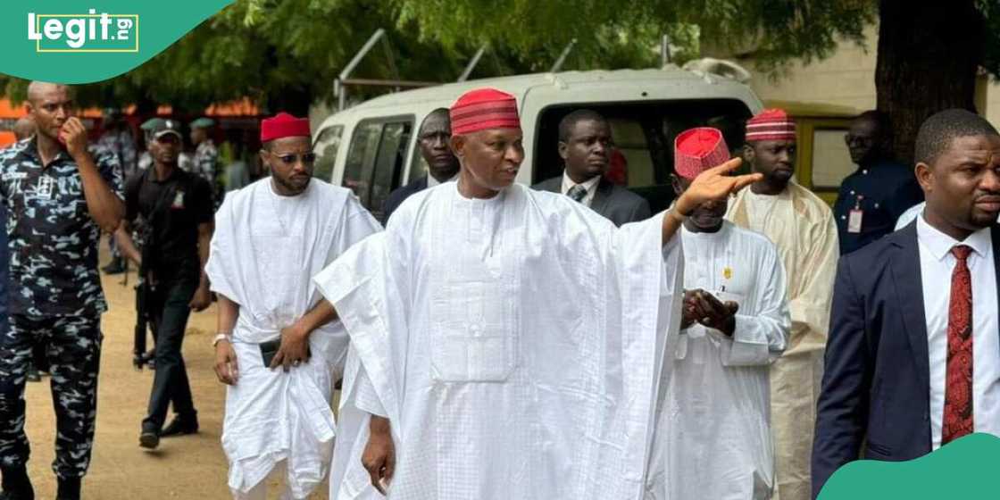 Gwamnan Kano ya yi magana kan masu kwacen waya a kan tituna Gwamnan Kano ya yi magana kan masu kwacen waya a kan tituna