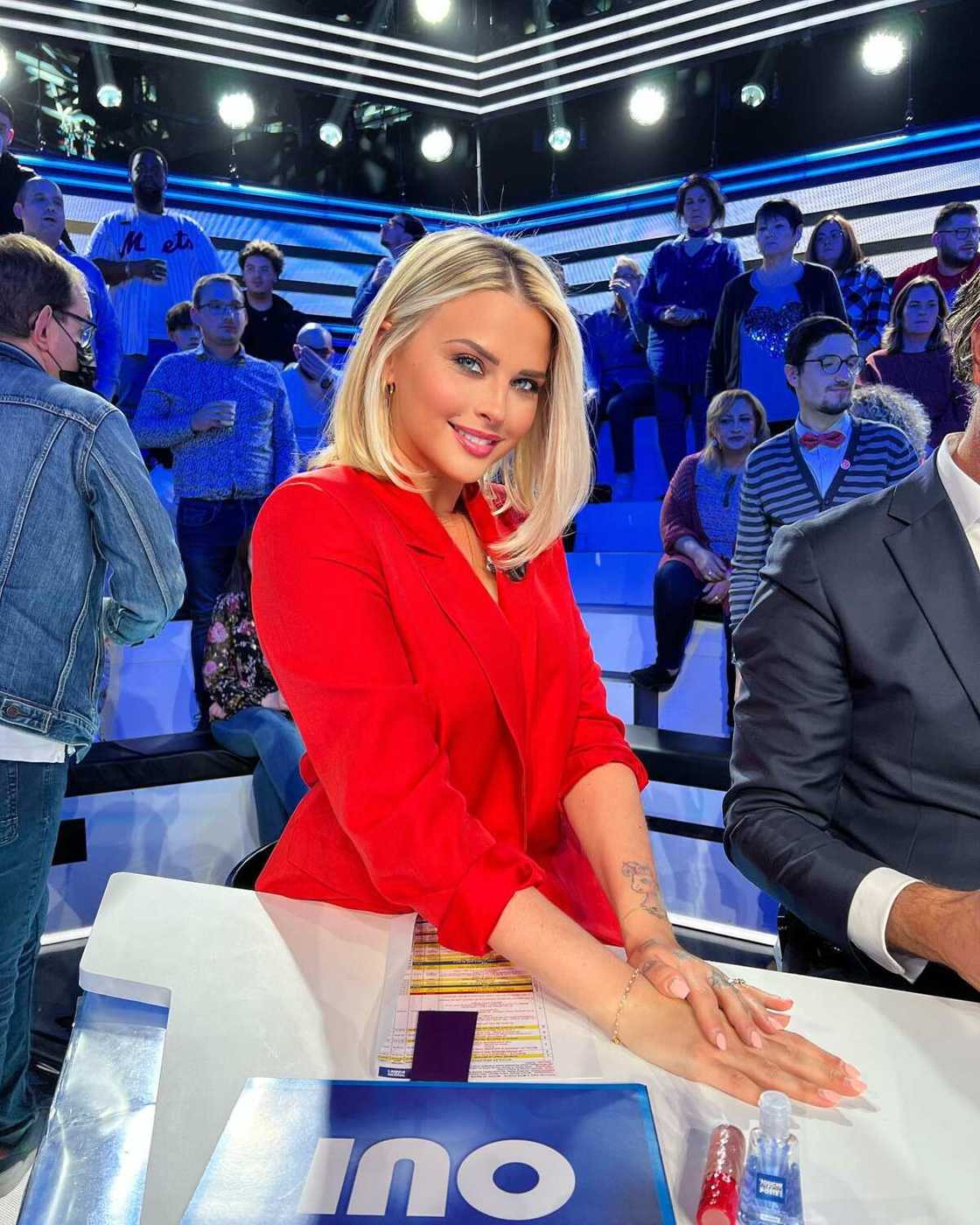 kelly chroniqueuse de TPMP kelly chroniqueuse de TPMP