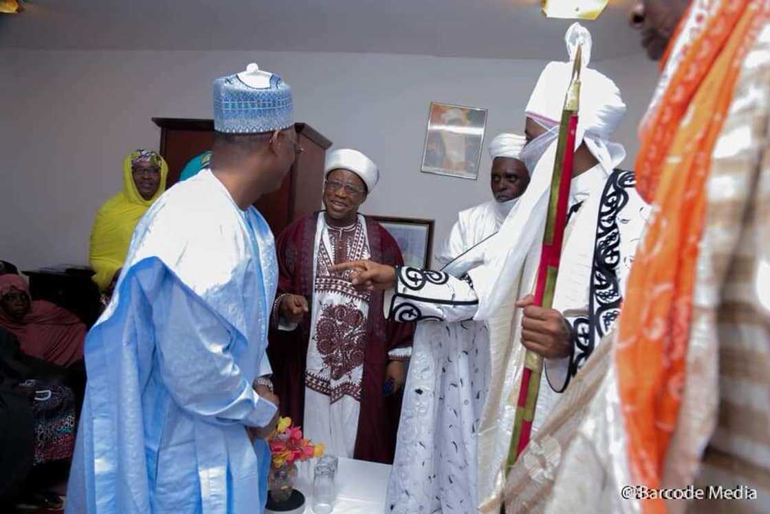 Mutuwar Shagari: Sarkin Kano, Ganduje da Tinubu sun kai ziyarar ta’aziyya Sakkwato Mutuwar Shagari: Sarkin Kano, Ganduje da Tinubu sun kai ziyarar ta’aziyya Sakkwato