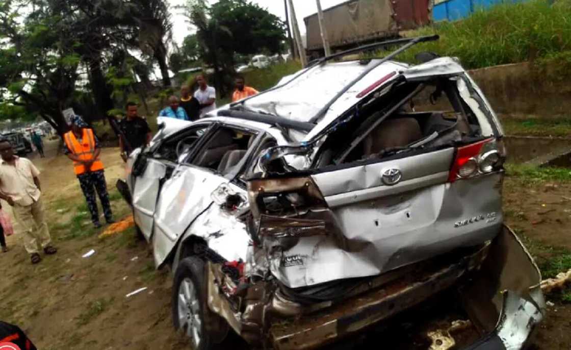 Sojoji 25 Sun Samu Munanan Rauni a Yayin Da Motarsu Ta Yi Hatsari a Hanyarsu Na Zuwa Aiki. Sojoji 25 Sun Samu Munanan Rauni a Yayin Da Motarsu Ta Yi Hatsari a Hanyarsu Na Zuwa Aiki.