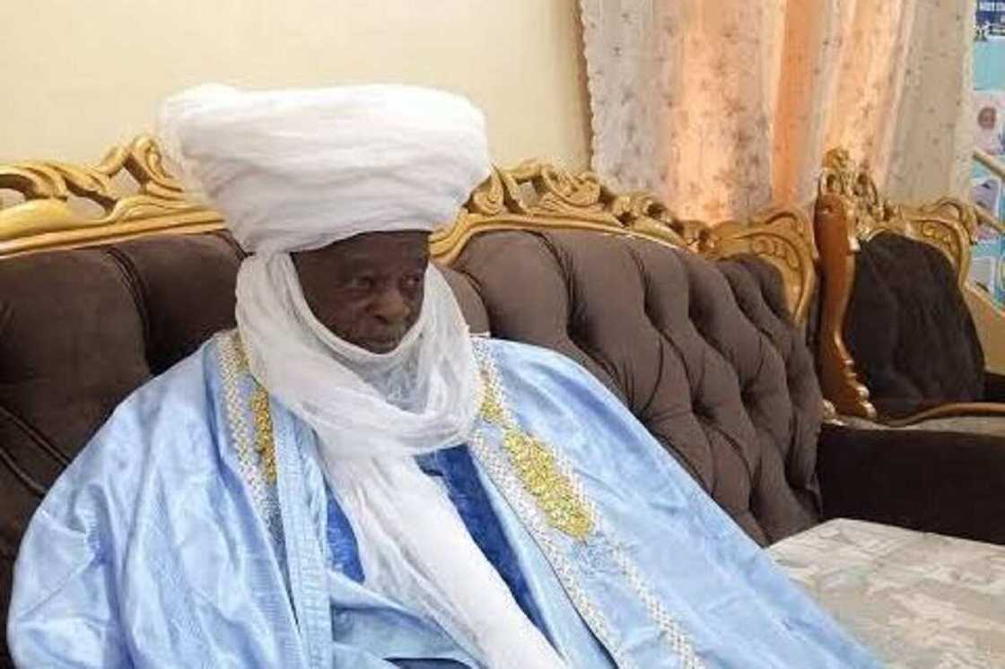 Babban Sarki a Arewa Ya Roƙi Ƴan Bindiga Su Ƙyalle Manoma Su Koma Gonakinsu Babban Sarki a Arewa Ya Roƙi Ƴan Bindiga Su Ƙyalle Manoma Su Koma Gonakinsu