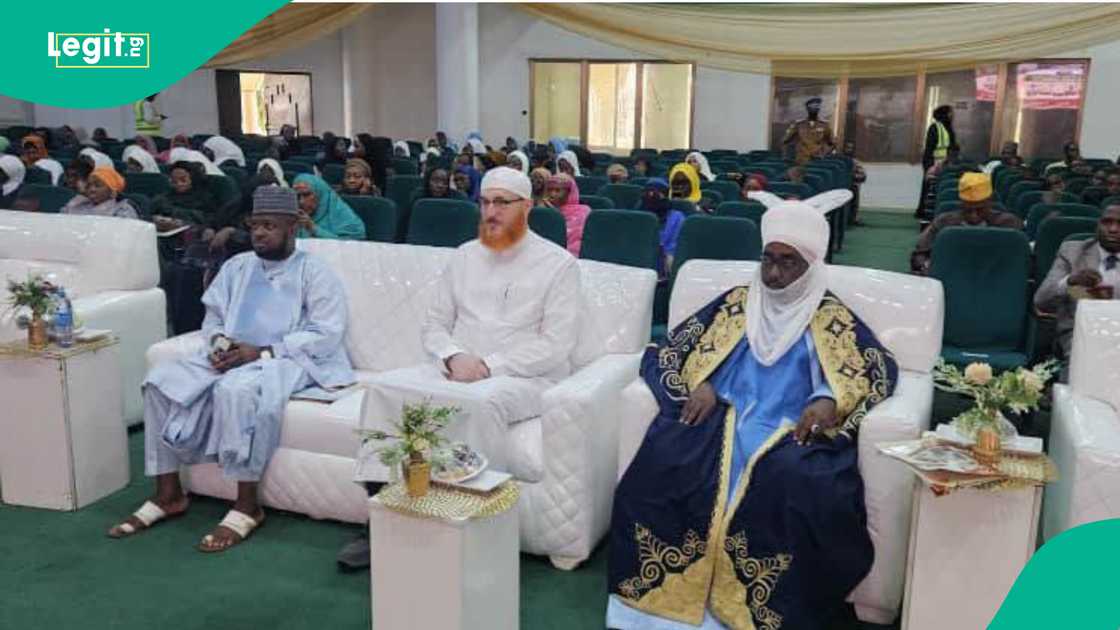 Sarkin Zazzau Ahmed Nuhu Bamalli da wasu malamai Sarkin Zazzau Ahmed Nuhu Bamalli da wasu malamai