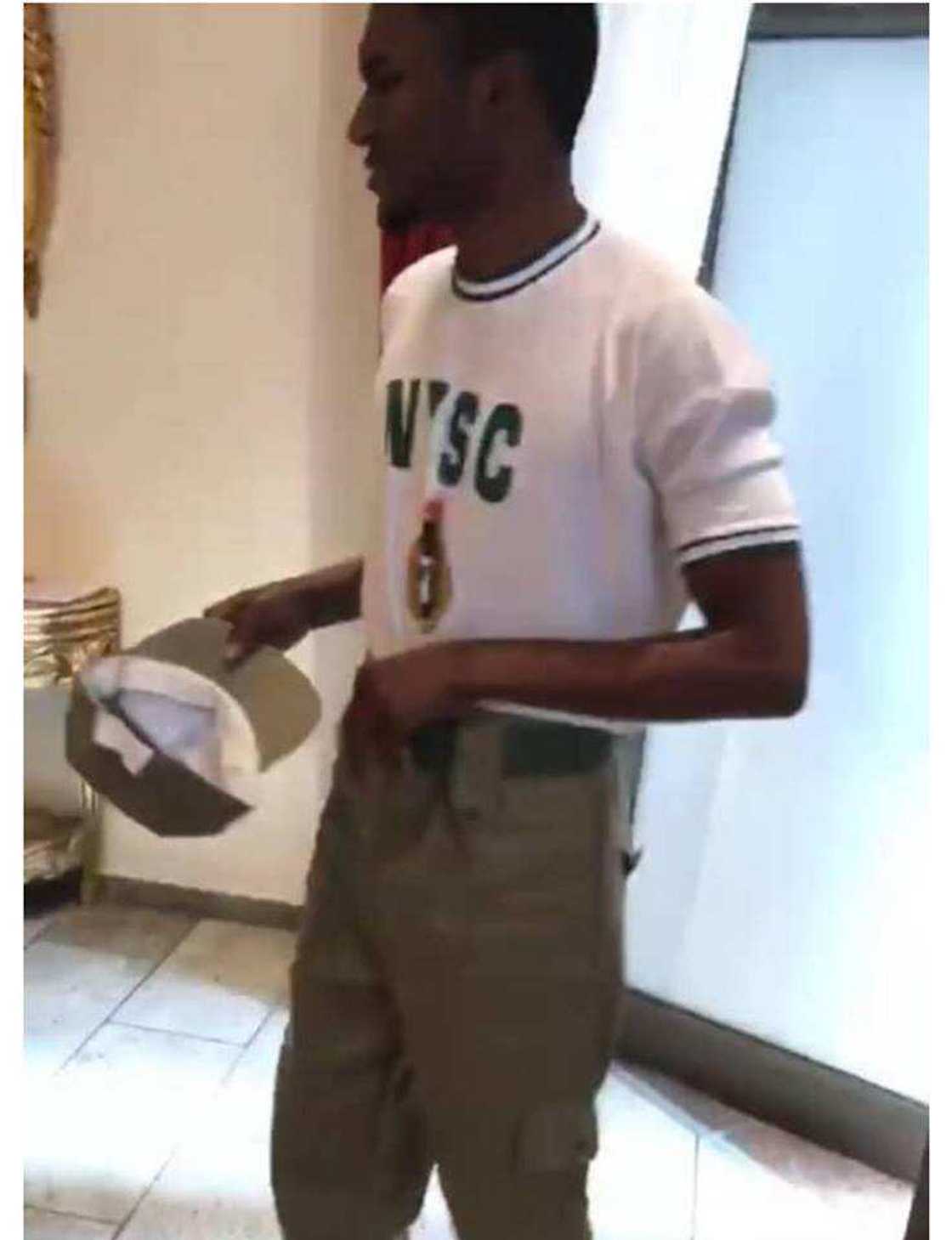 Yusuf Buhari ya taka wani mataki na harkar karatun boko (Hoto) Yusuf Buhari ya taka wani mataki na harkar karatun boko (Hoto)