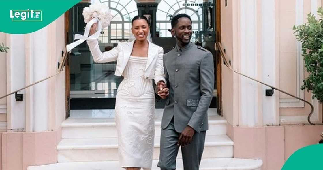 Man reacts after seeing the price allegedly charged by Temi Otedola's wedding photographer. Man reacts after seeing the price allegedly charged by Temi Otedola's wedding photographer.