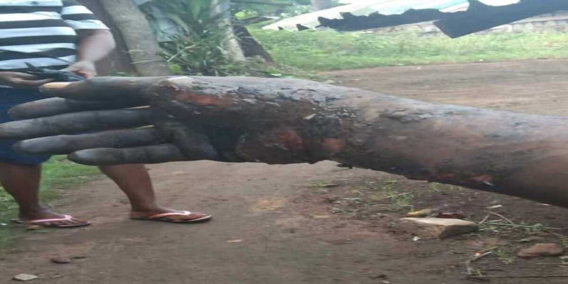 Hadimin gwamna ya kona makwabtansa da ya yi mugun mafarki da su (Hotuna) Hadimin gwamna ya kona makwabtansa da ya yi mugun mafarki da su (Hotuna)