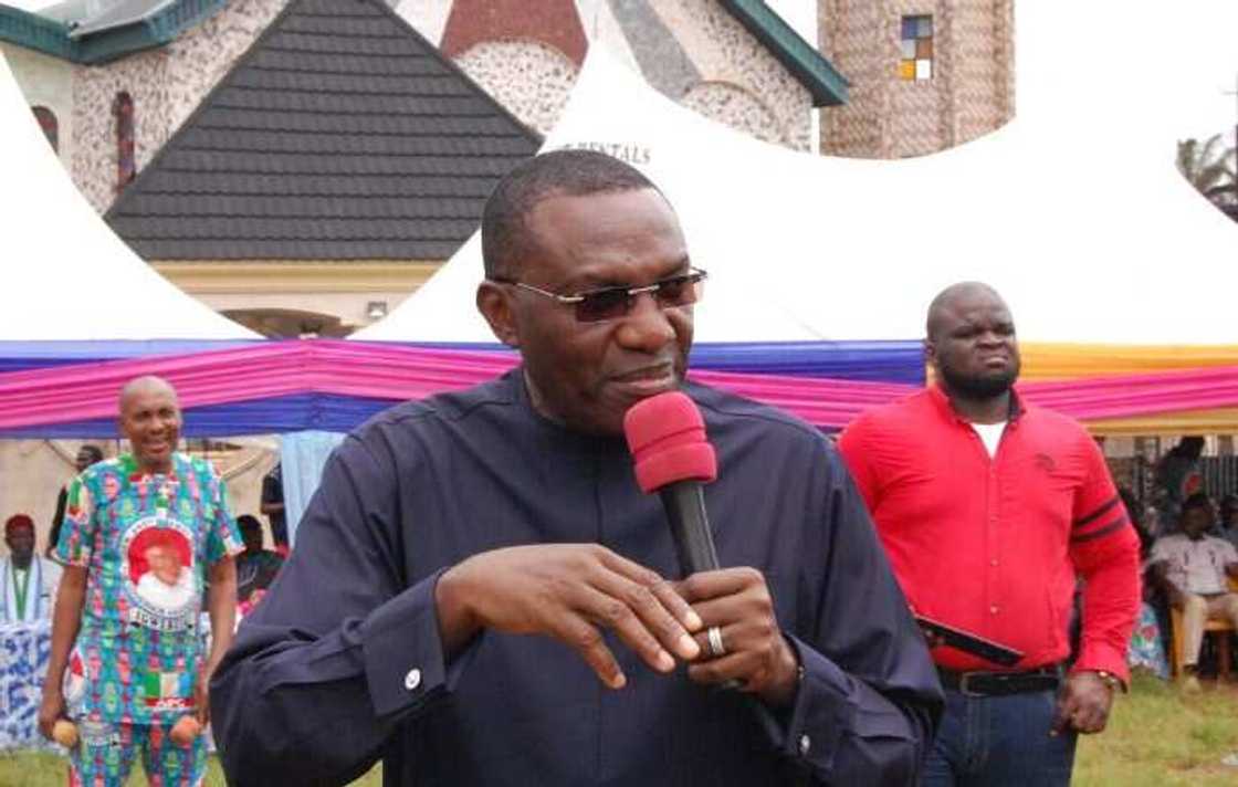 Tsohon sanata ya mayar da kudin da ake zarginsa da handamewa Tsohon sanata ya mayar da kudin da ake zarginsa da handamewa