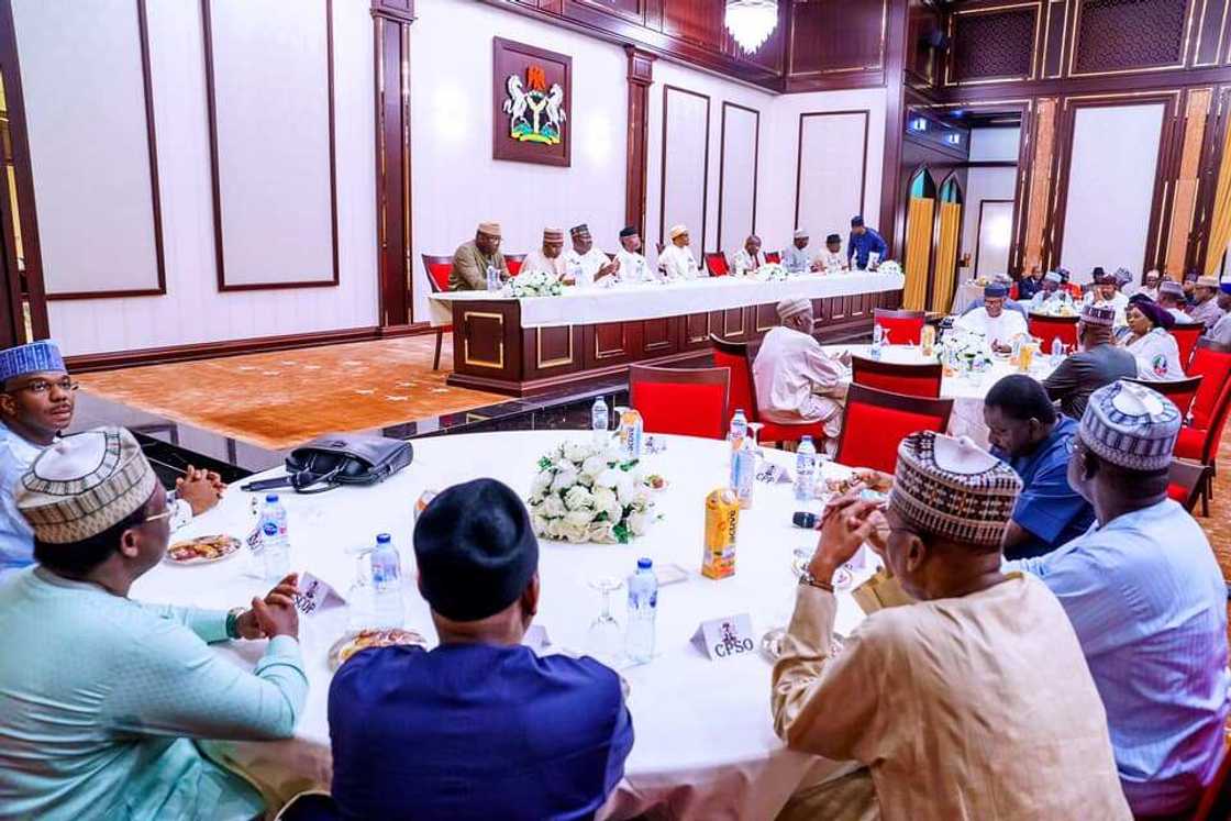 Taron NEC: Wasu Gwamnoni su na goyon bayan Shugaban APC Oshiomhole Taron NEC: Wasu Gwamnoni su na goyon bayan Shugaban APC Oshiomhole