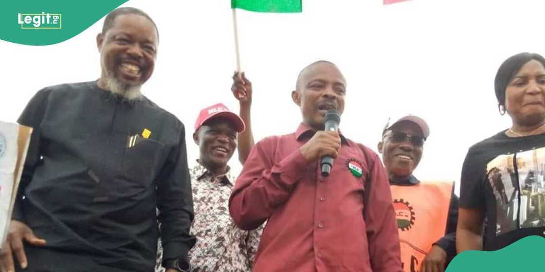 The organised labour were included in the 37-man committee to review the national minimum wage. The organised labour were included in the 37-man committee to review the national minimum wage.