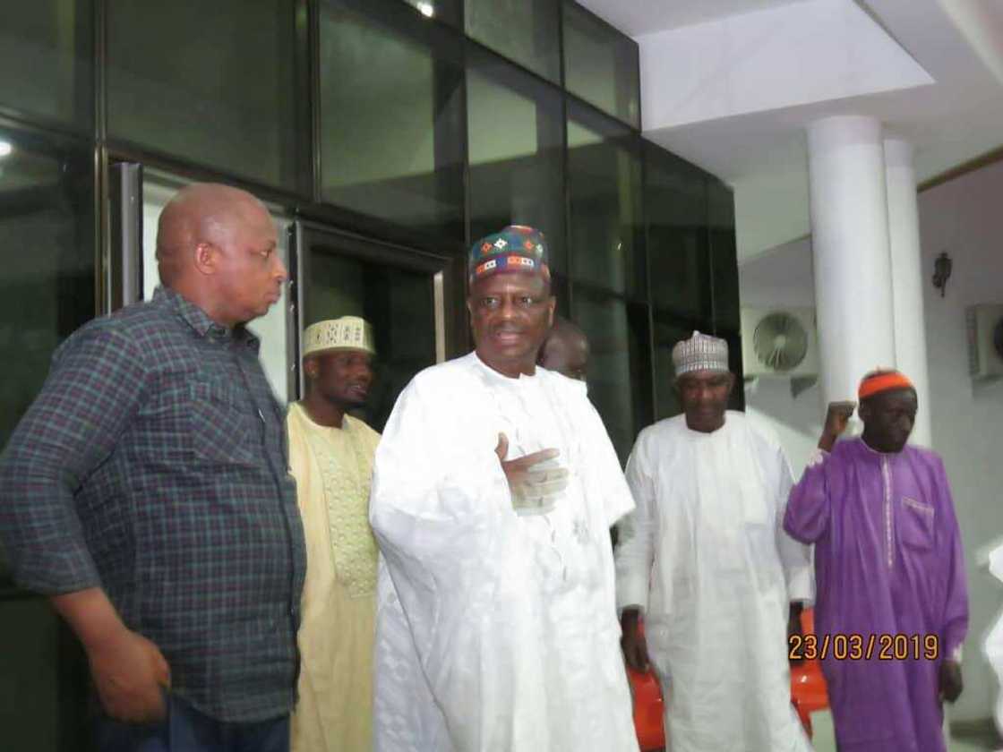 Kwankwaso da Mabiyan sa sun cire jajayen huluna a Jihar Kano Kwankwaso da Mabiyan sa sun cire jajayen huluna a Jihar Kano