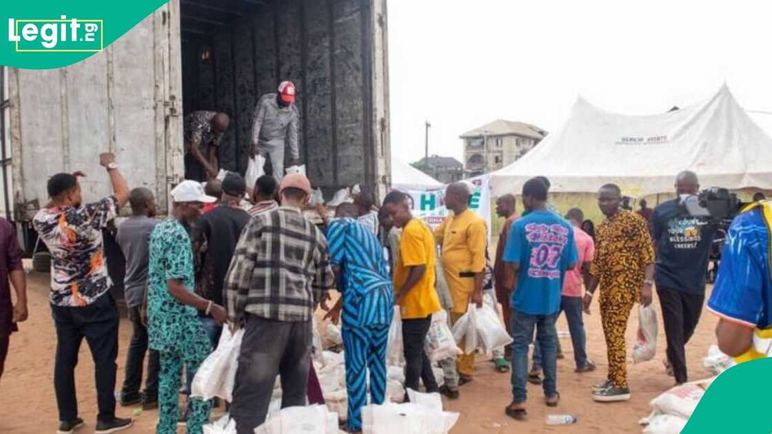 Jubilation as Tinubu Support Group Distributes Palliatives to Households in South East Jubilation as Tinubu Support Group Distributes Palliatives to Households in South East