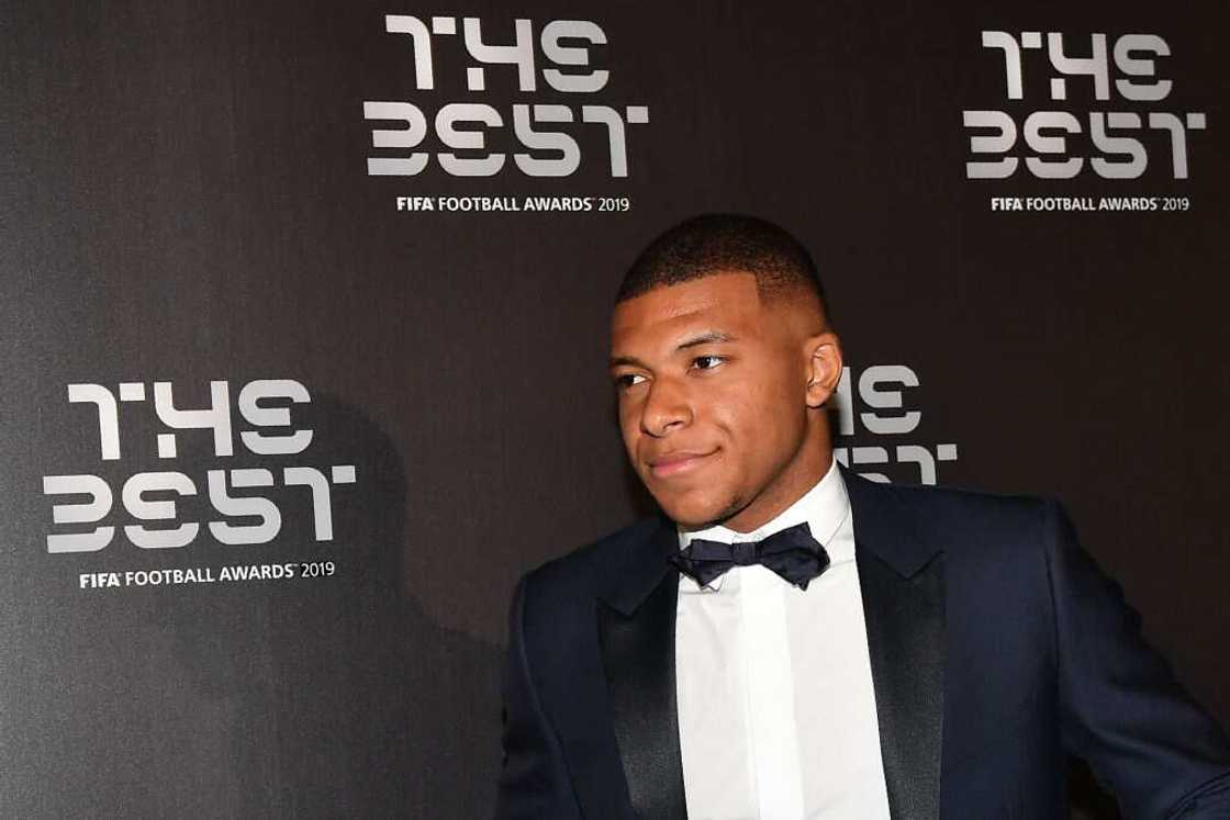 Qui est la copine de Kylian Mbappé ? Un visage discret mais connu ! Qui est la copine de Kylian Mbappé ? Un visage discret mais connu !