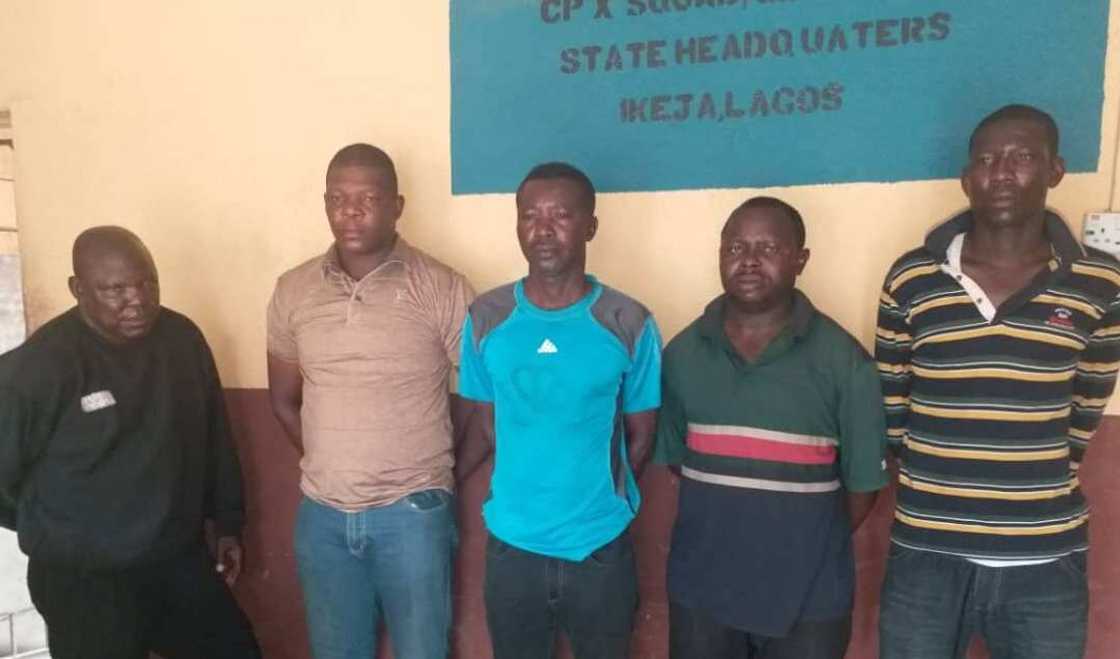 An kama 'yan sanda 5 a Legas bayan sun harbe wata budurwa mai shekaru 20 da wani mutum An kama 'yan sanda 5 a Legas bayan sun harbe wata budurwa mai shekaru 20 da wani mutum