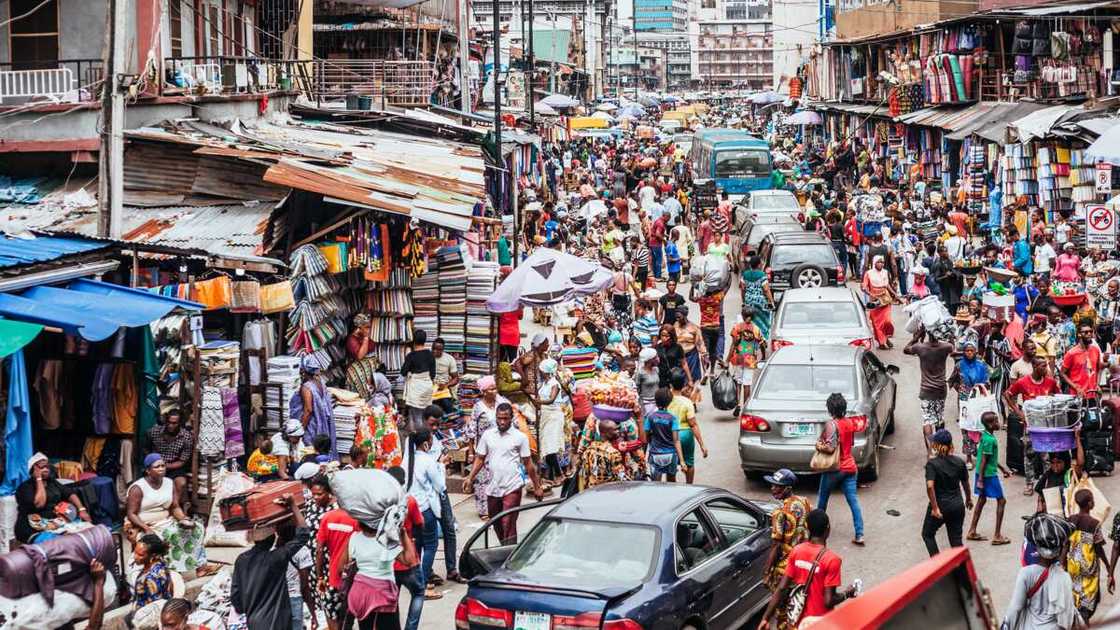 Banks Install More POS Terminals As Nigerians Spend N552.3 Billion In A Single Month Banks Install More POS Terminals As Nigerians Spend N552.3 Billion In A Single Month
