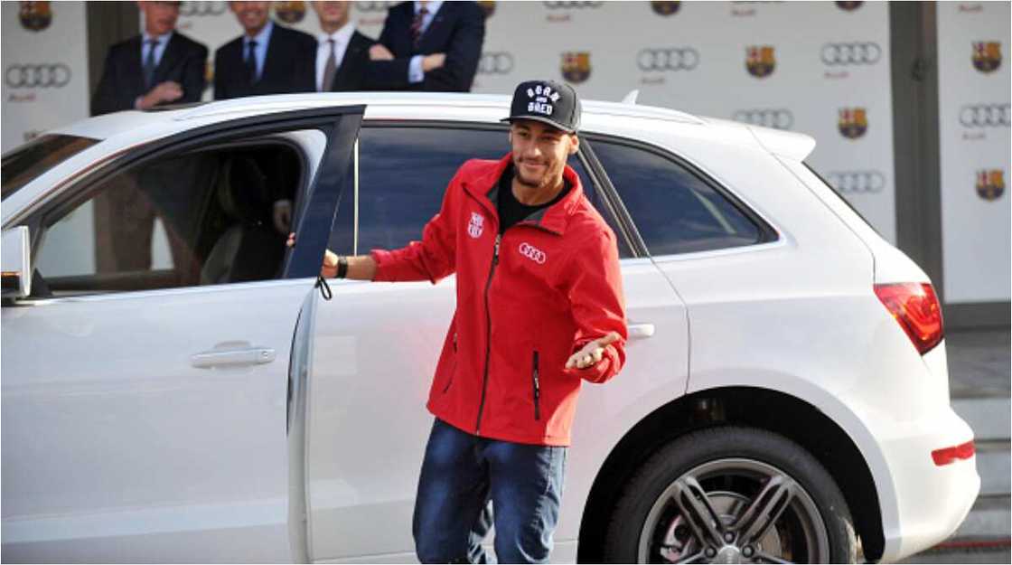 Neymar: Dan wasan kwallon kafan da ya mallaki motoci na N2bn (Hotuna) Neymar: Dan wasan kwallon kafan da ya mallaki motoci na N2bn (Hotuna)