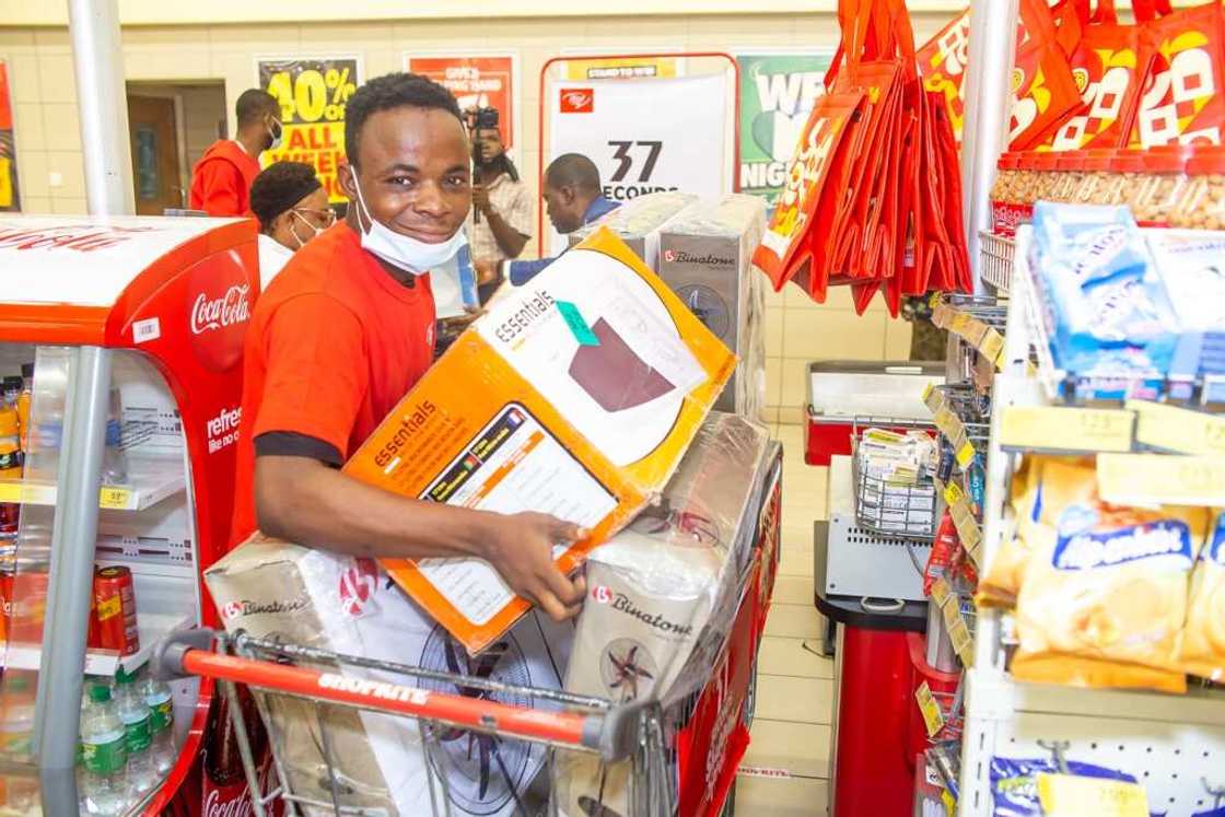 itel Rewards Customers With 37 Seconds Shopping Spree, Promises Better Life For All itel Rewards Customers With 37 Seconds Shopping Spree, Promises Better Life For All