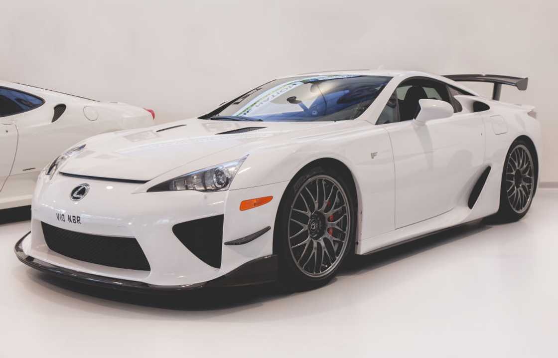 White Lexus LFA