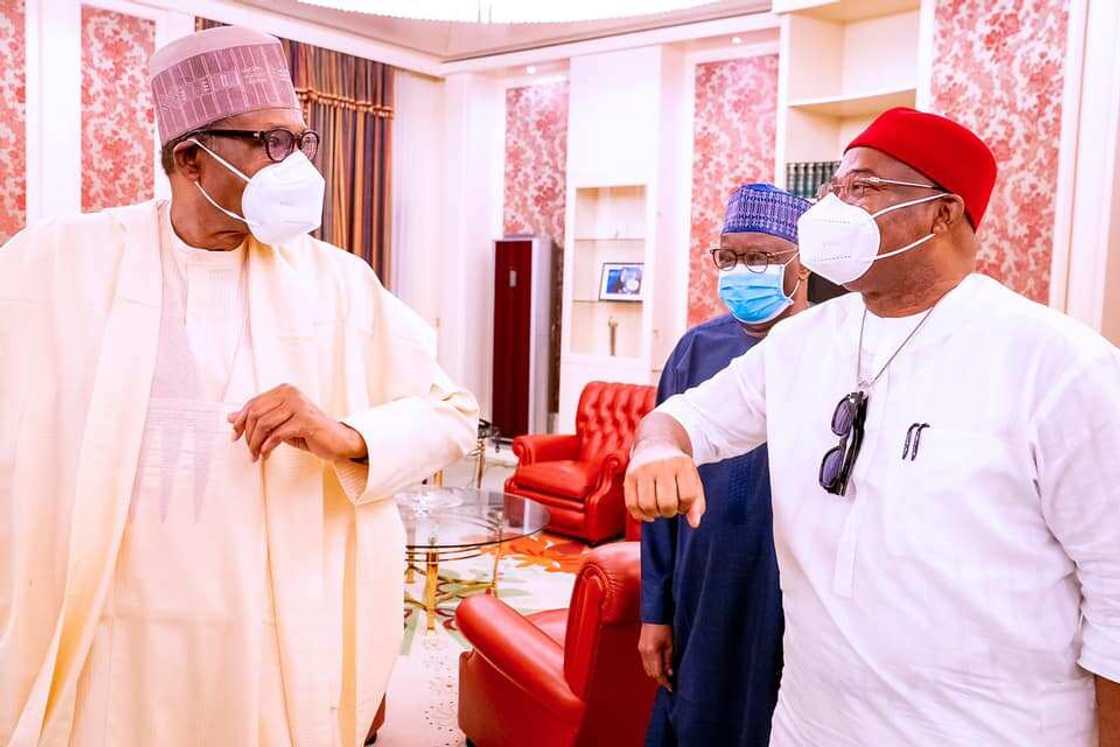 Just in: President Buhari holds meeting with Imo governor Just in: President Buhari holds meeting with Imo governor