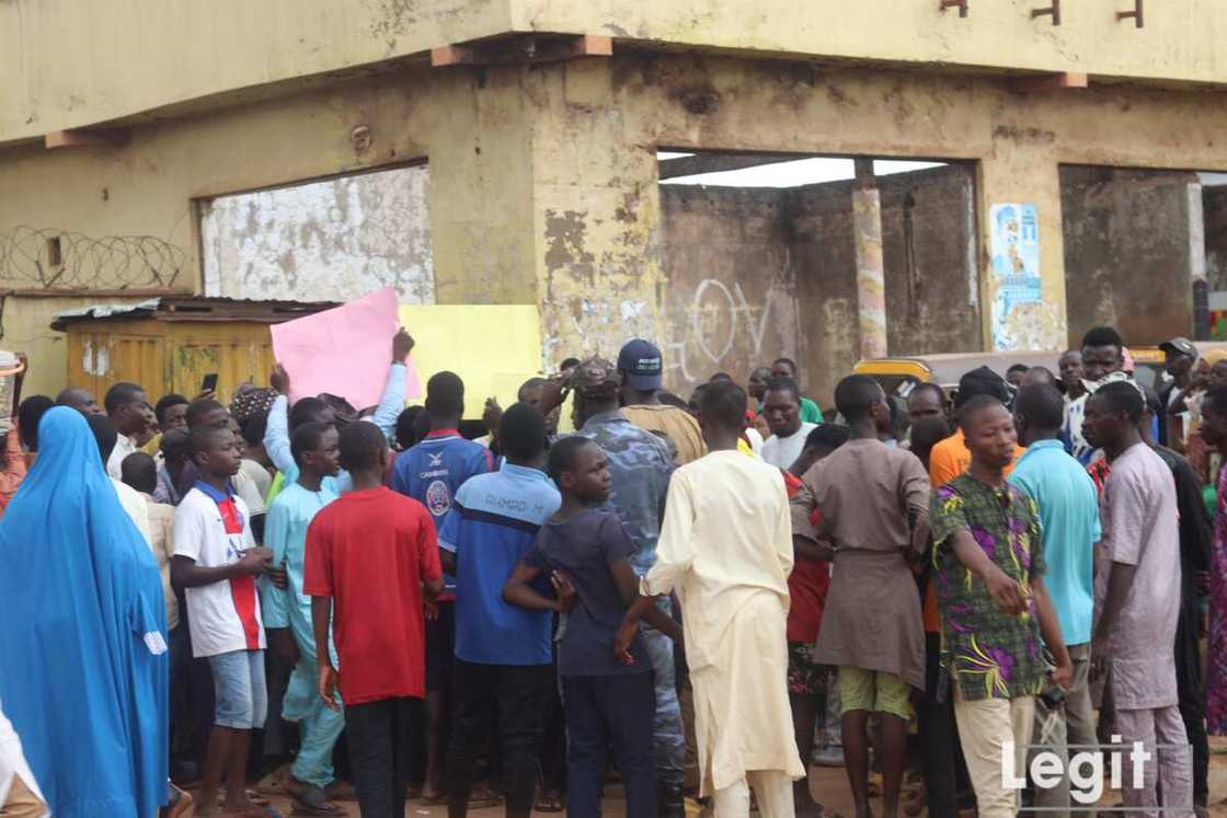 Zanga-zangar iyalan fasinjojin jirgin Kaduna. Zanga-zangar iyalan fasinjojin jirgin Kaduna.