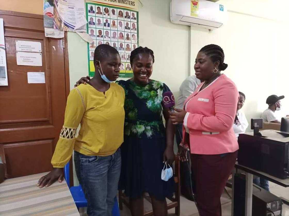 Tears of joy as missing children reunite and embrace their parents in an emotional video Tears of joy as missing children reunite and embrace their parents in an emotional video