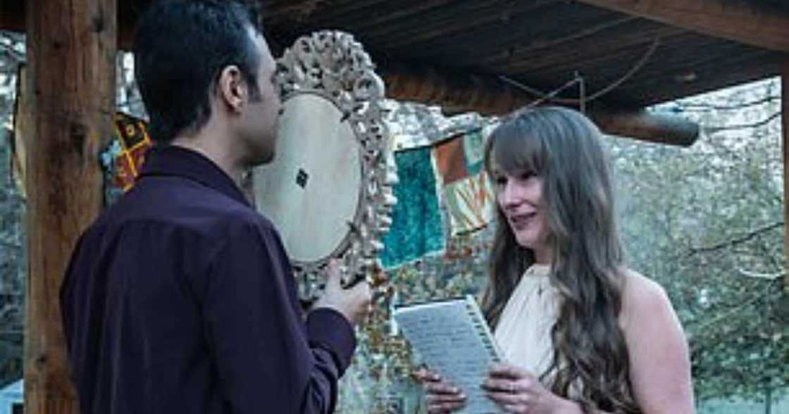 Woman marries herself after breaking up with boyfriend 4 months to dream wedding Woman marries herself after breaking up with boyfriend 4 months to dream wedding