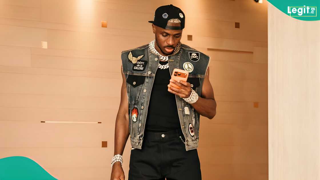 Victor Osimhen’s viral video on relationship balance and gift exchange triggers mixed reactions online Victor Osimhen’s viral video on relationship balance and gift exchange triggers mixed reactions online