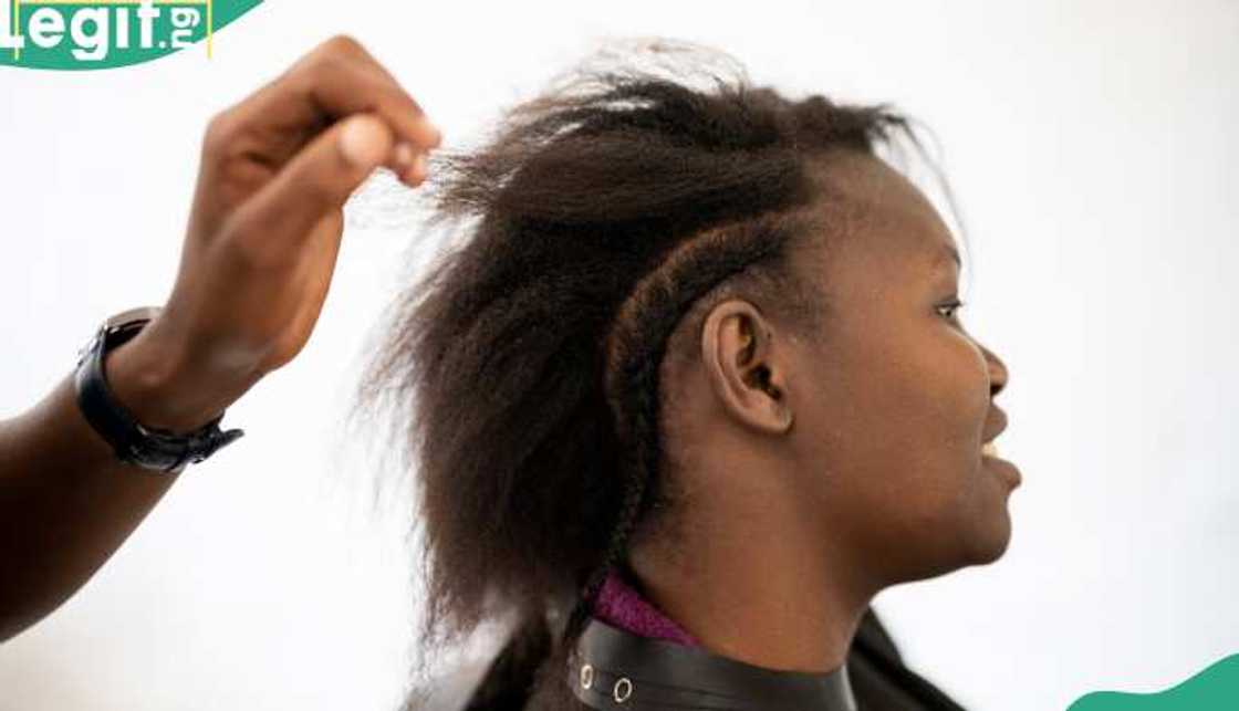 Hairstylist sings about natural hairstyles Hairstylist sings about natural hairstyles