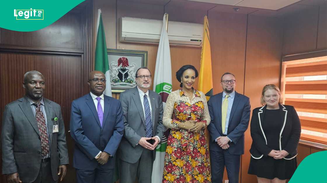 US envoy disclosed that Nigerian deportees, including convicted prisoners, would be dropped in Lagos during a meeting with Nigeria's Minister for Foreign Affairs. US envoy disclosed that Nigerian deportees, including convicted prisoners, would be dropped in Lagos during a meeting with Nigeria's Minister for Foreign Affairs.