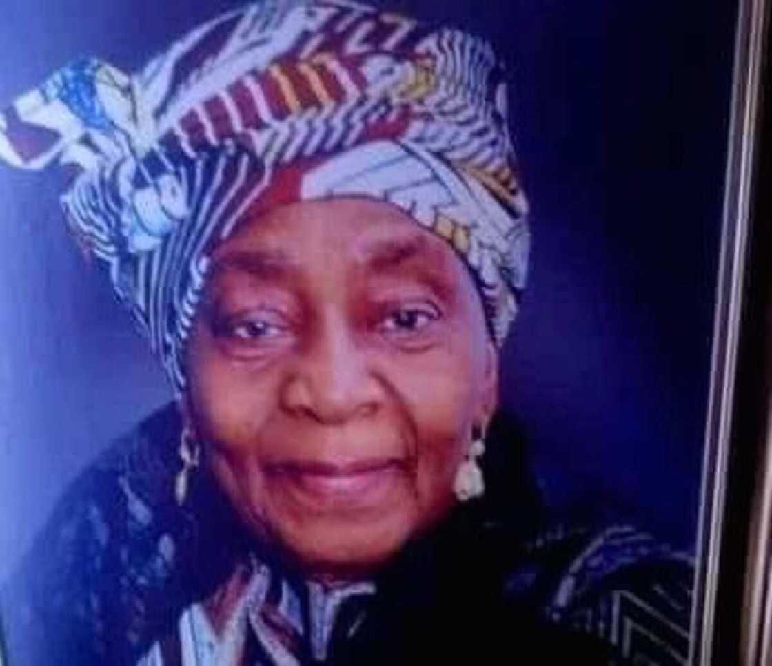 Breaking: Tears As Emir of Kano’s Mother Maryam Bayero Dies Breaking: Tears As Emir of Kano’s Mother Maryam Bayero Dies