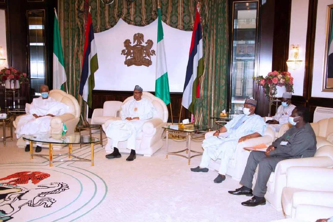 Buhari ya karbi bakuncin tsohon mataimakin shugaban kasa Namadi Sambo (Hotuna) Buhari ya karbi bakuncin tsohon mataimakin shugaban kasa Namadi Sambo (Hotuna)