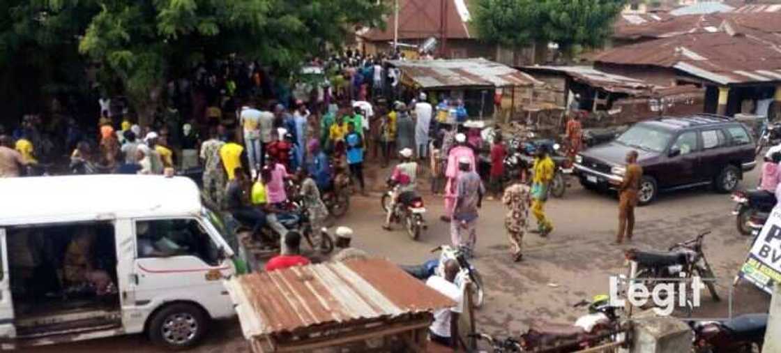 Tension in Osun over alleged dethronement of monarch Tension in Osun over alleged dethronement of monarch