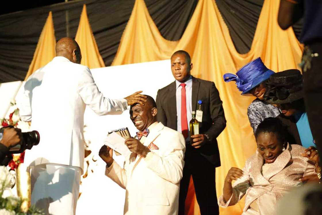 Pastor Paul Enenche Promises to Gift Bishop Oyedepo Private Jet Pastor Paul Enenche Promises to Gift Bishop Oyedepo Private Jet