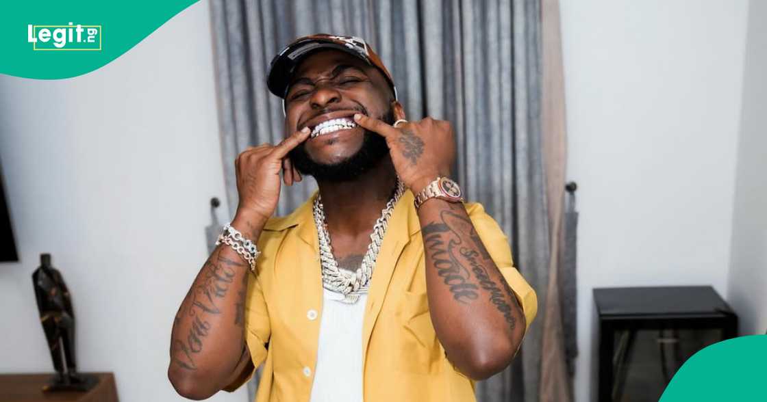 Davido blasts Sarah martins over her post on his 'new' restaurant. Davido blasts Sarah martins over her post on his 'new' restaurant.
