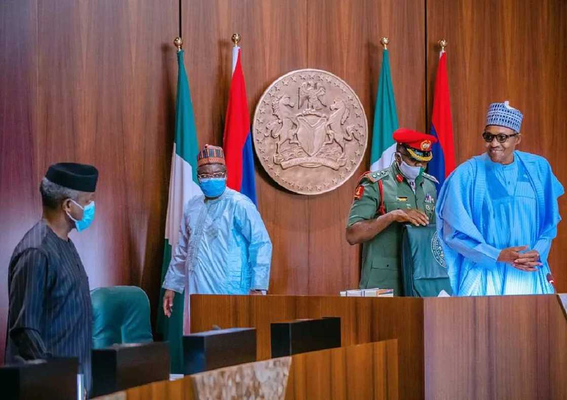 Buhari ya ciwo bashin fiye da biliyan 10 a kowace rana cikin shekara shida na mulkinsa Buhari ya ciwo bashin fiye da biliyan 10 a kowace rana cikin shekara shida na mulkinsa