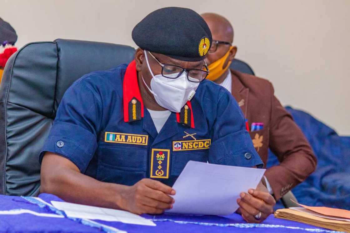 NSCDC ta kama makiyaya yan ta'adda 50 da Aikata Manyan Laifuka wasu Jihohin ƙasar nan NSCDC ta kama makiyaya yan ta'adda 50 da Aikata Manyan Laifuka wasu Jihohin ƙasar nan