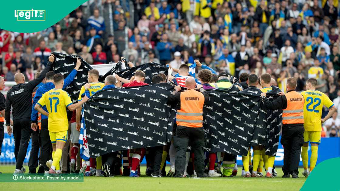 Dan wasan Denmark, Christian Eriksen, ya suma ana tsakiyar wasa Dan wasan Denmark, Christian Eriksen, ya suma ana tsakiyar wasa