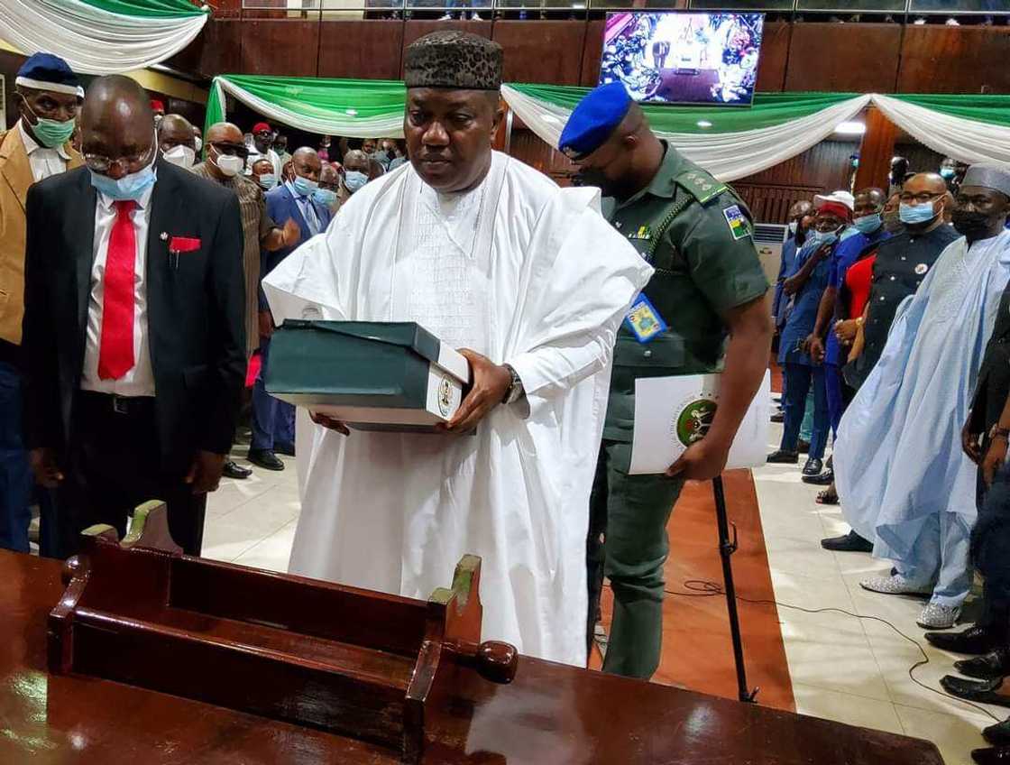 Gov Ugwuanyi presents N186.64bn 2022 budget estimates to State House of Assembly Gov Ugwuanyi presents N186.64bn 2022 budget estimates to State House of Assembly