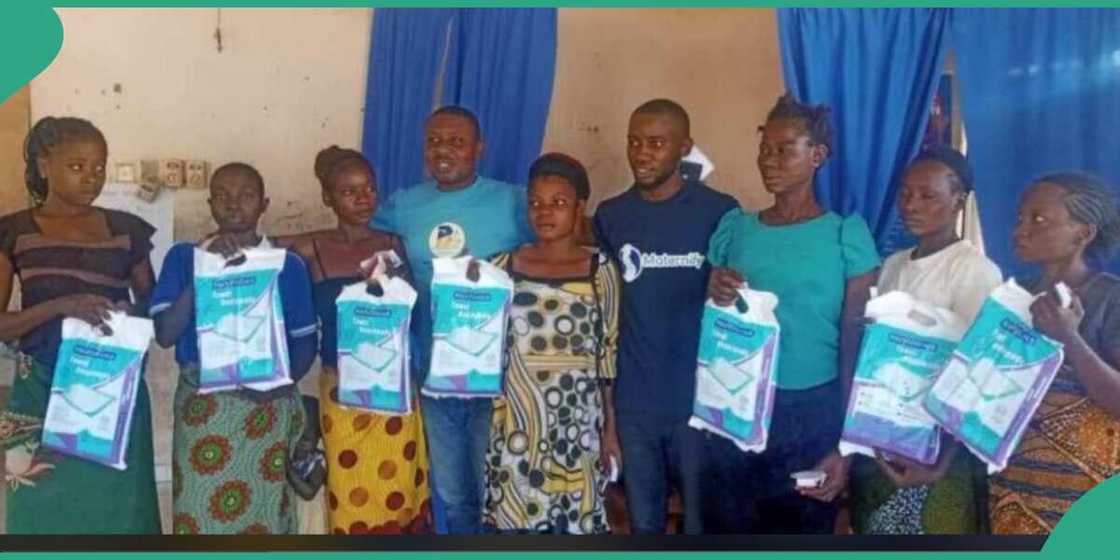 Group visits IDPs in Benue state. Group visits IDPs in Benue state.