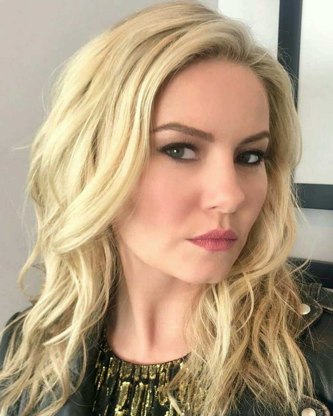 Elisha Cuthbert Elisha Cuthbert